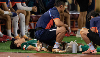 Bùi Tiến Dũng chấn thương, tuyển Việt Nam đối mặt thử thách lớn trước Malaysia